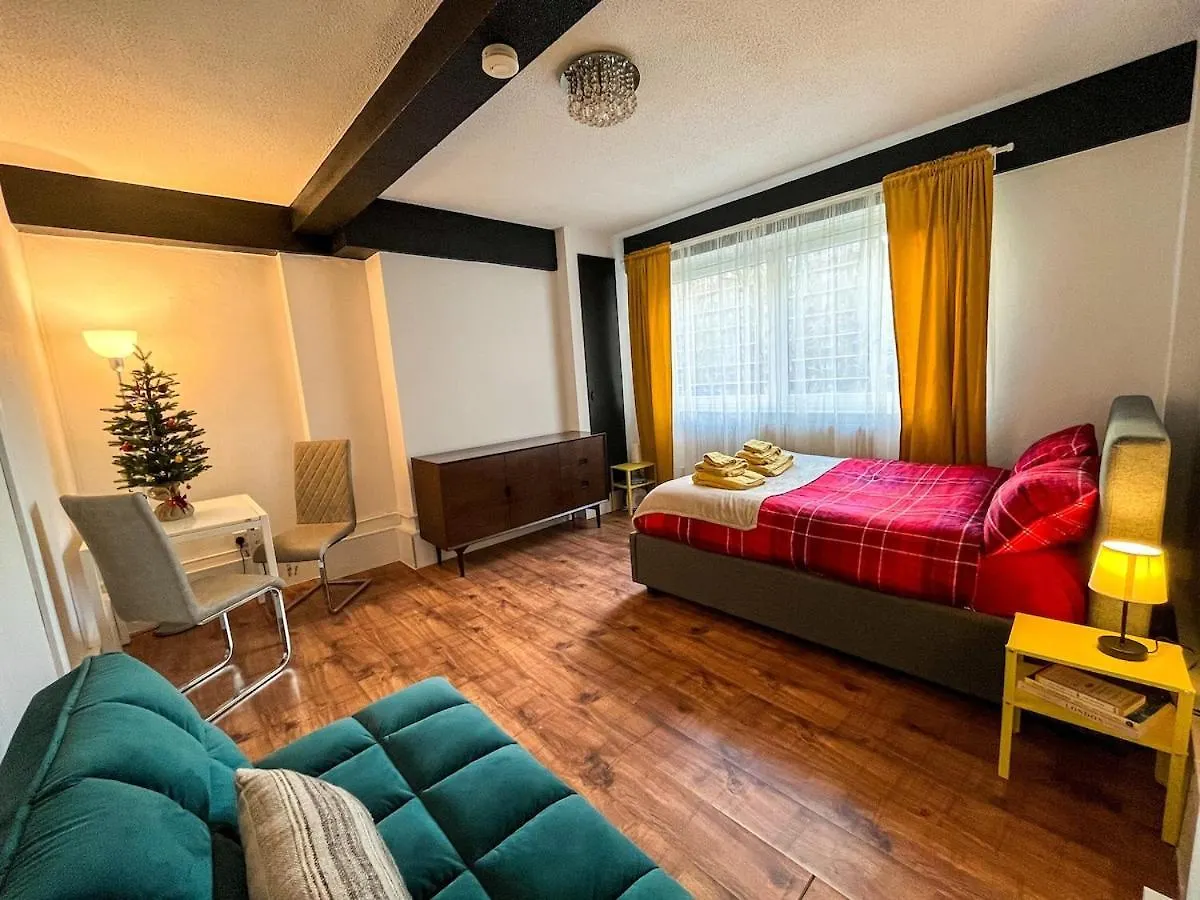 Studio Close To Tower Bridge London